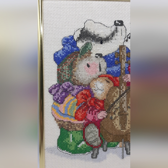 Vintage Handmade Cross Stitch Embroidery Christmas Critters Singing Framed Work - Picture 2 of 6